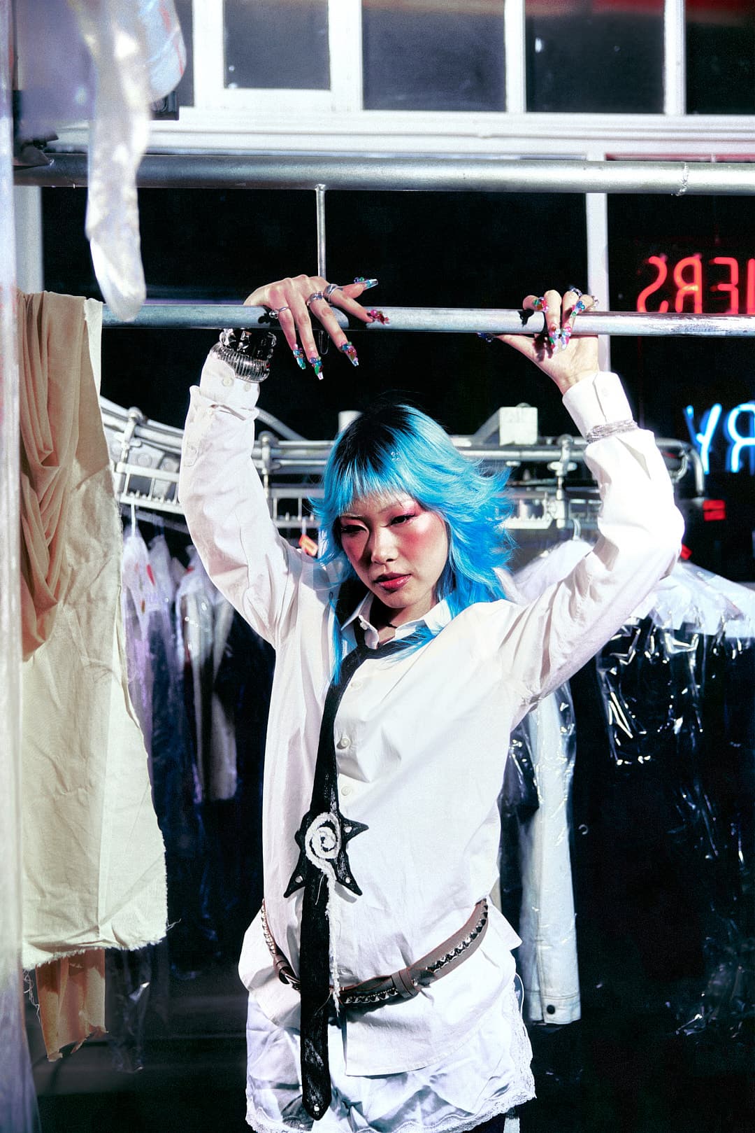 V BEAUTY preview 3